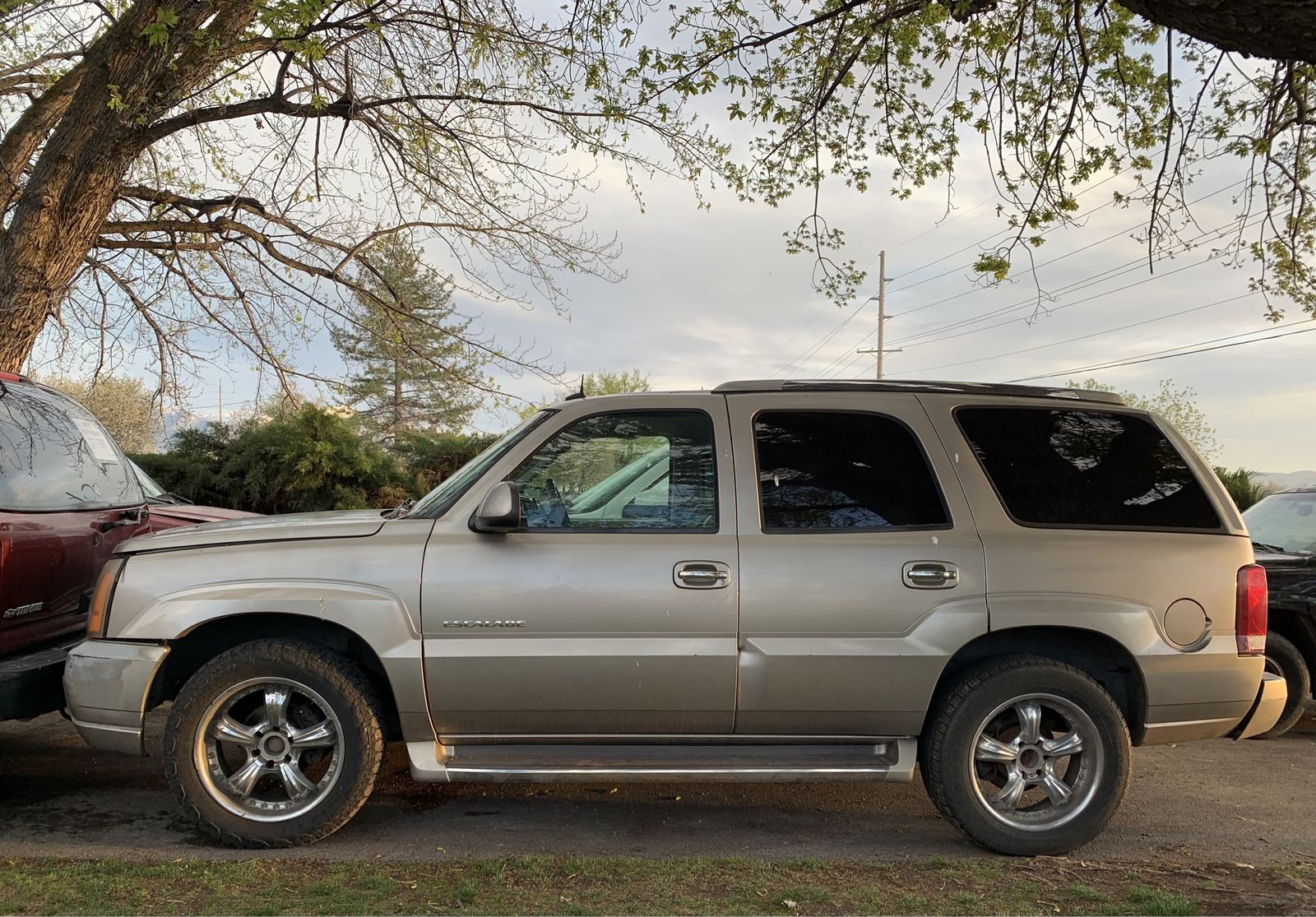 2002 Cadillac Escalade *PART OUT*
