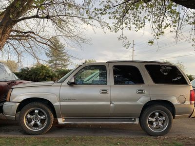 2002 Cadillac Escalade *PART OUT*