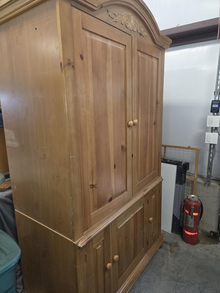 TV stand top and bottom sections