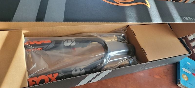 Fox Factory 38 170 mm fork, model 2023.