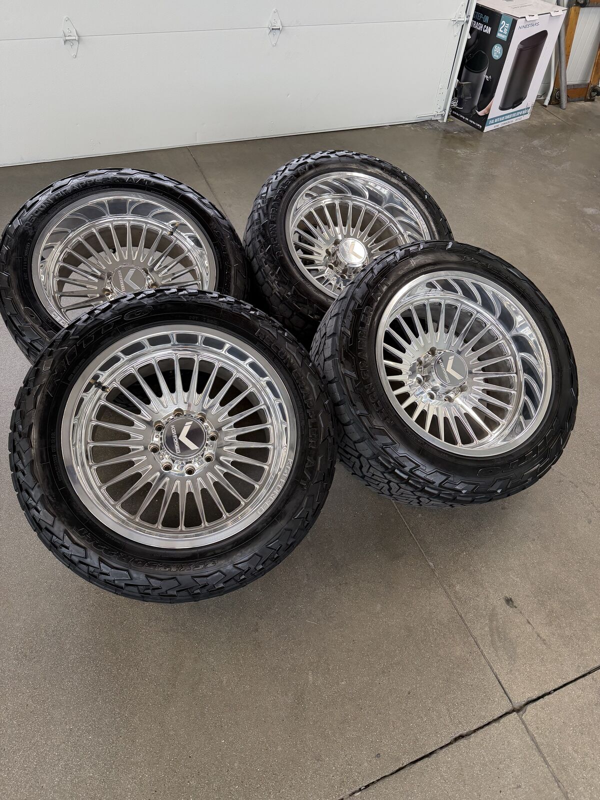 LIKE NEW 22x12 KG1 Czar/ 35x12.50r22 NIttos 8x170