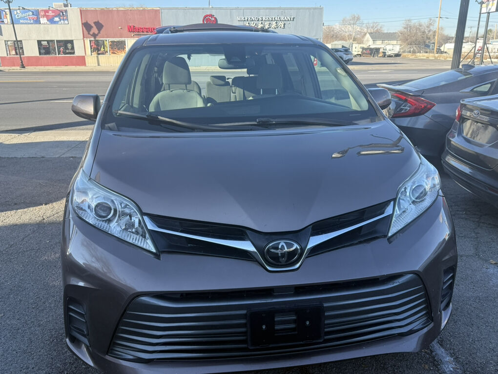 2018 Toyota Sienna LE 8-Passenger