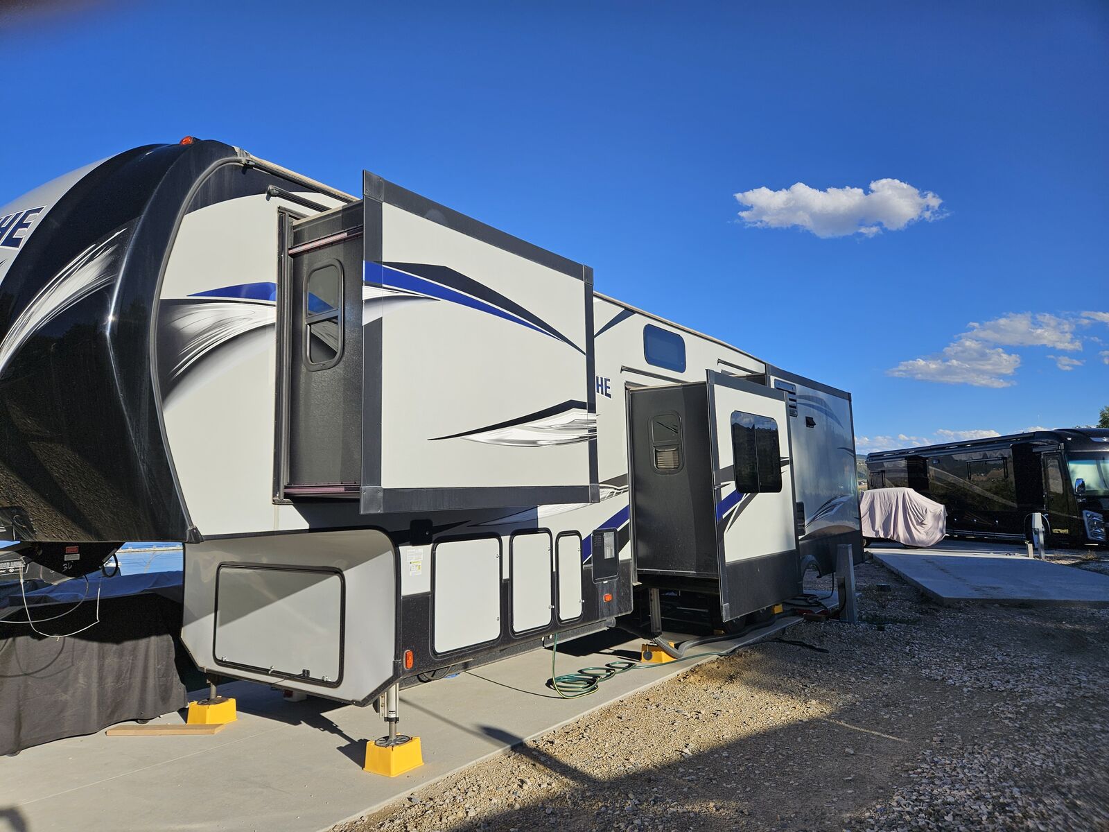 2018 Keystone Avalanche 365MB