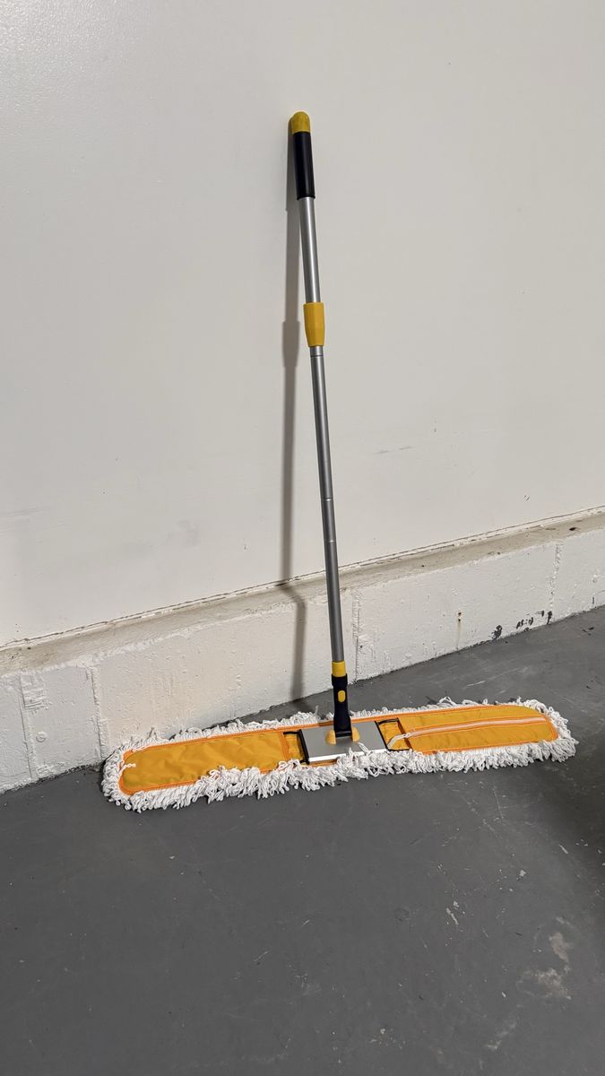 36” DUST MOP W/NEW MOP HEAD
