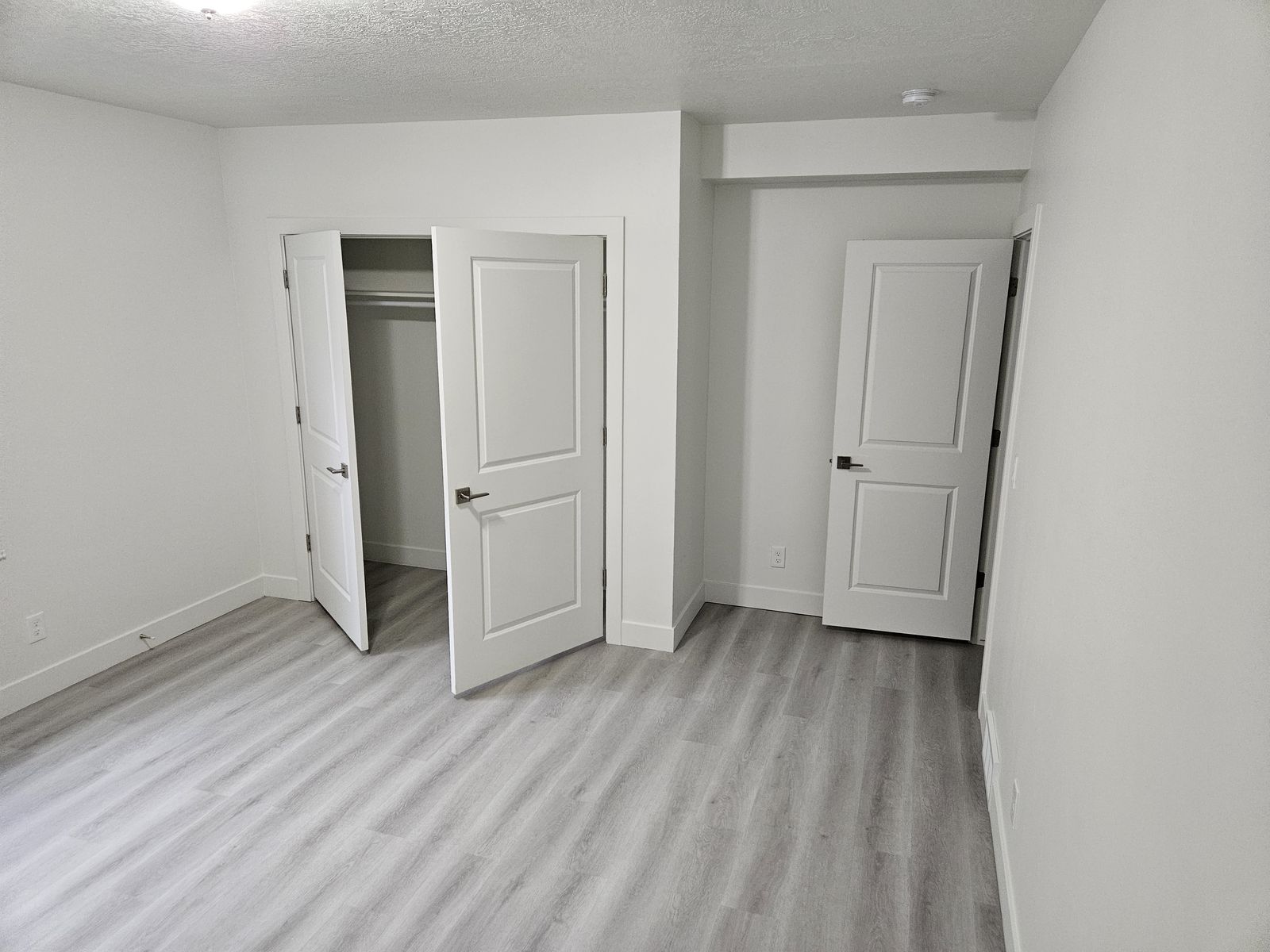 Main image 2