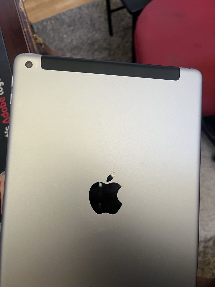 Apple iPad (6th Generation) Silver.cellular +wifi