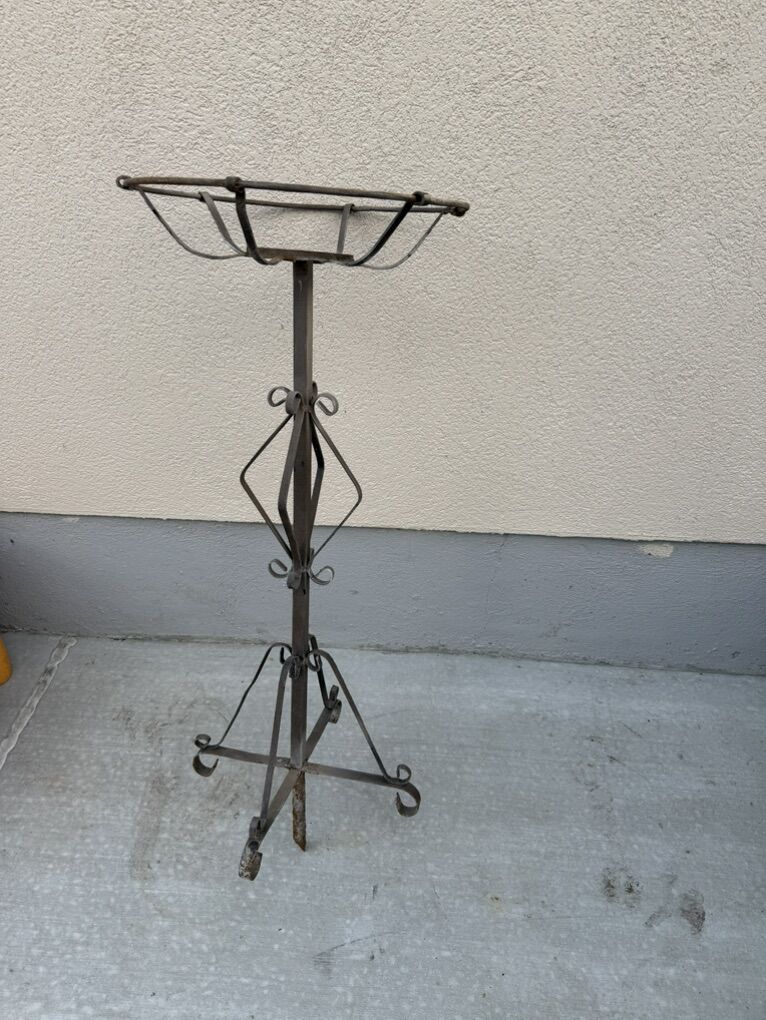 Metal Scroll Design Pot Holder 40 T 15 W