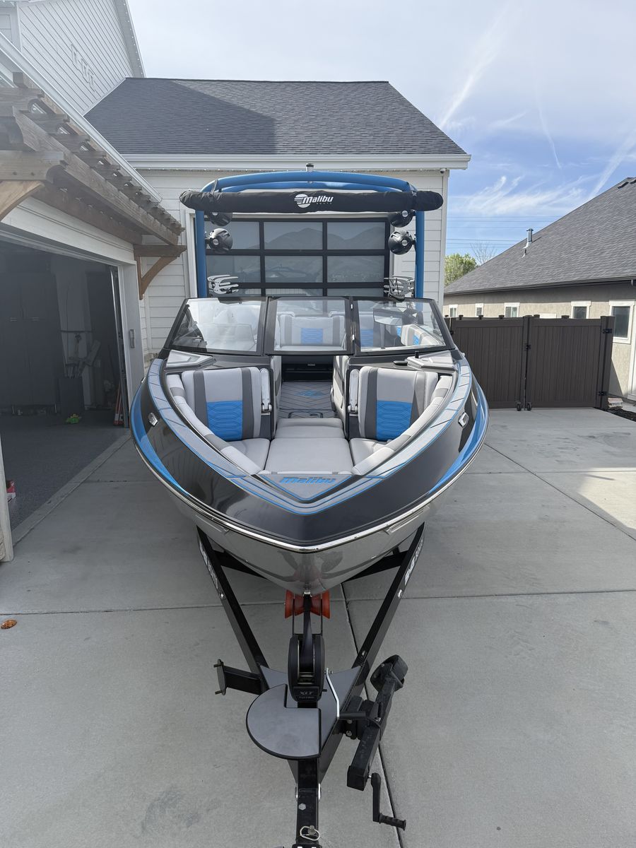 2022 Malibu Wakesetter 25 LSV LT4 Supercharged – 93.7 Hours –