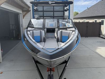 2022 Malibu Wakesetter 25 LSV LT4 Supercharged – 93.7 Hours –