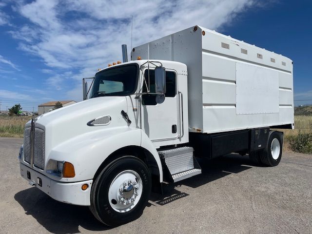 2005 Kenworth T-300 Chipper/Dump Truck