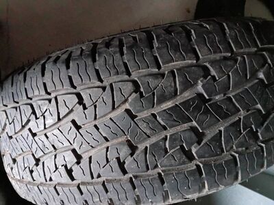 * Single 265/65R17 Tire *