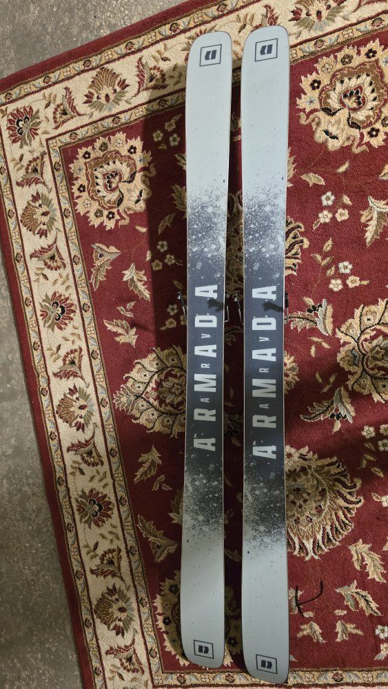 Armada ARV 106 Skis 180cm with Look Pivot Bindings used only 3 days