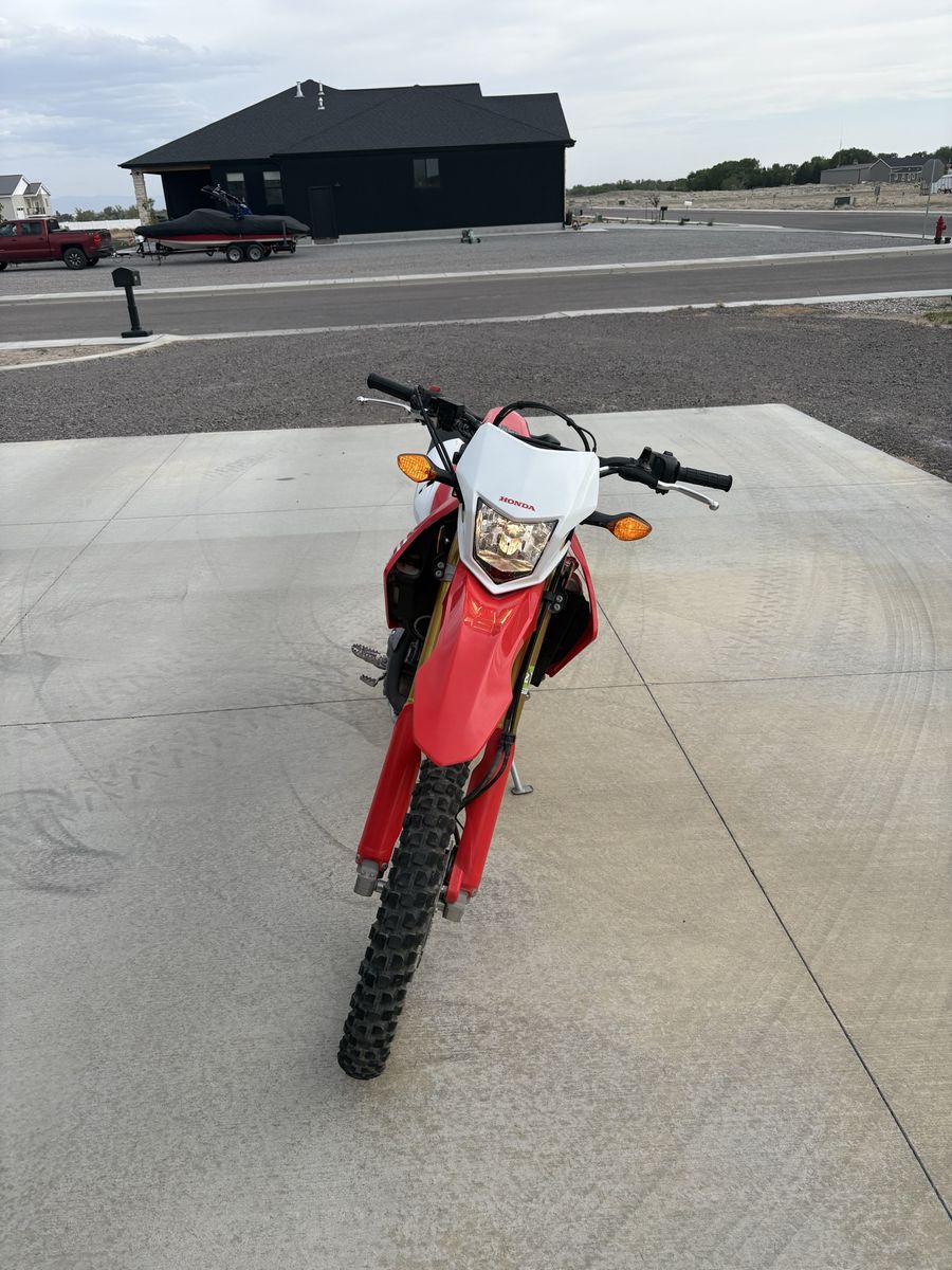 Honda CRF250L 2017 Dual Sport Motorcycle - 5493 Miles, 4-Stroke Engine