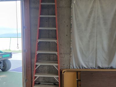 10' fiberglass ladder