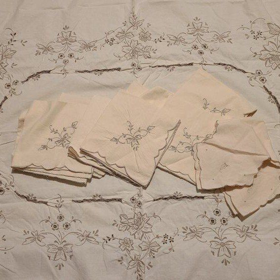Tablecloth+ Napkins