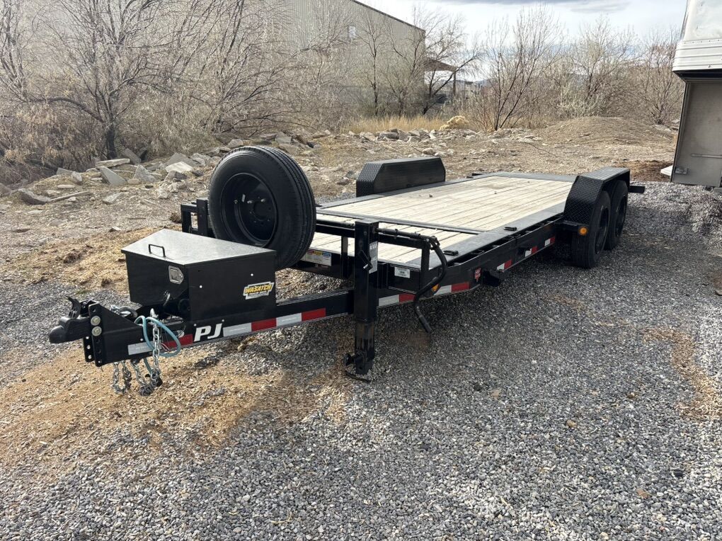 PJ Trailer 20' Tilt