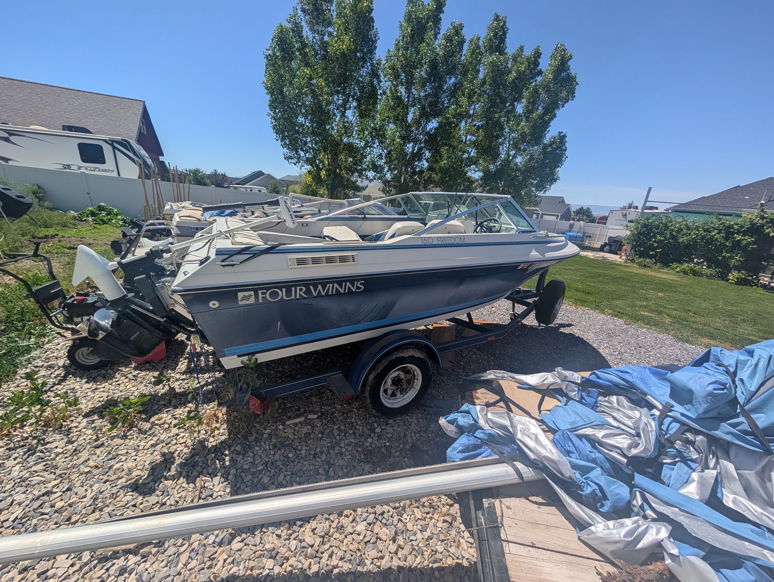 86 Four Winns 160 Freedom cracked motor+ parts boat
