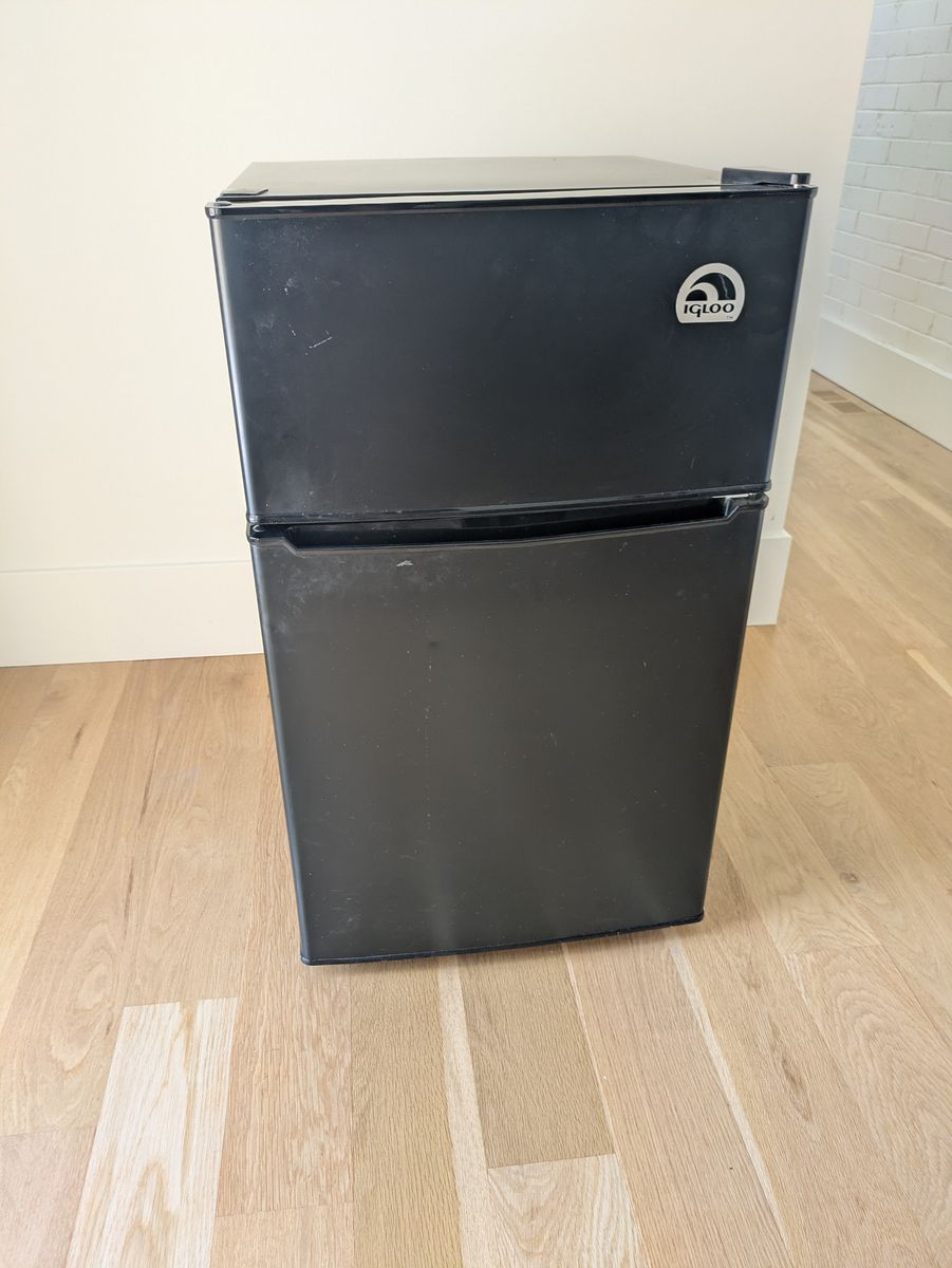 Igloo Mini Refrigerator