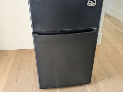 Igloo Mini Refrigerator