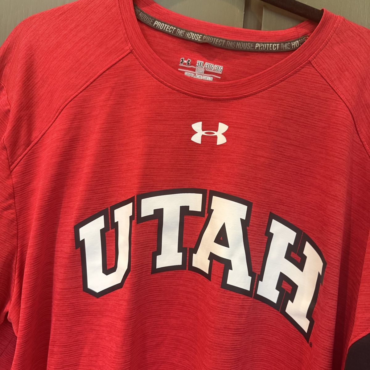 Under Armour University of Utah HeatGear Loose Fit Long Sleeve Shirt Men's 3XL Red