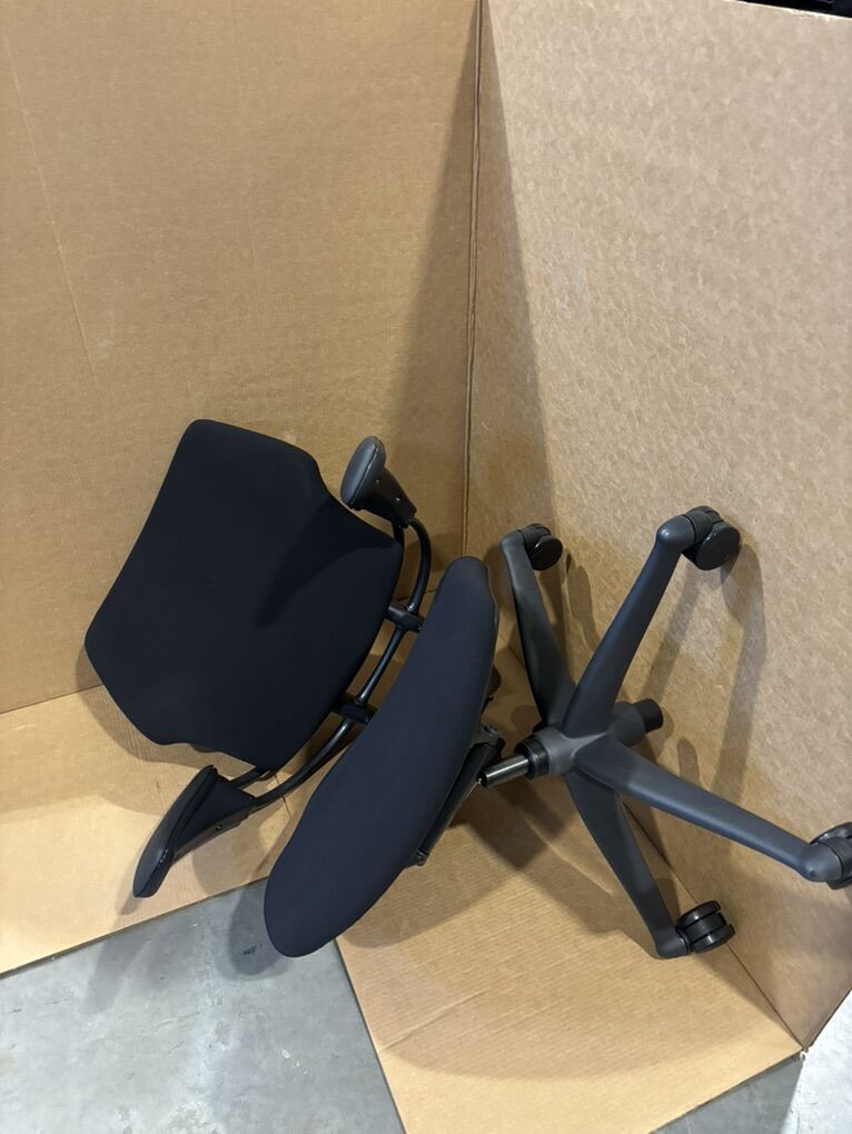 New Humanscale Freedom Office Chair