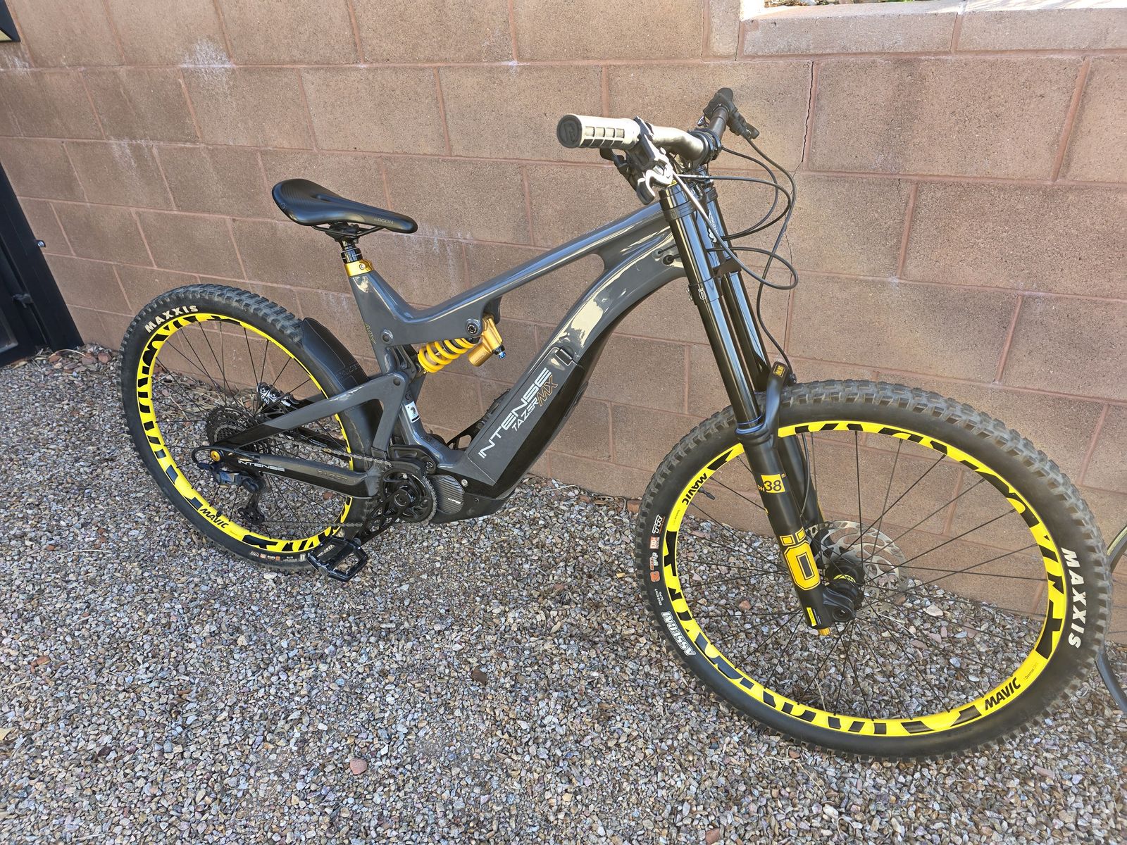 2022 Intense Tazer MX-Pro (L/XL)