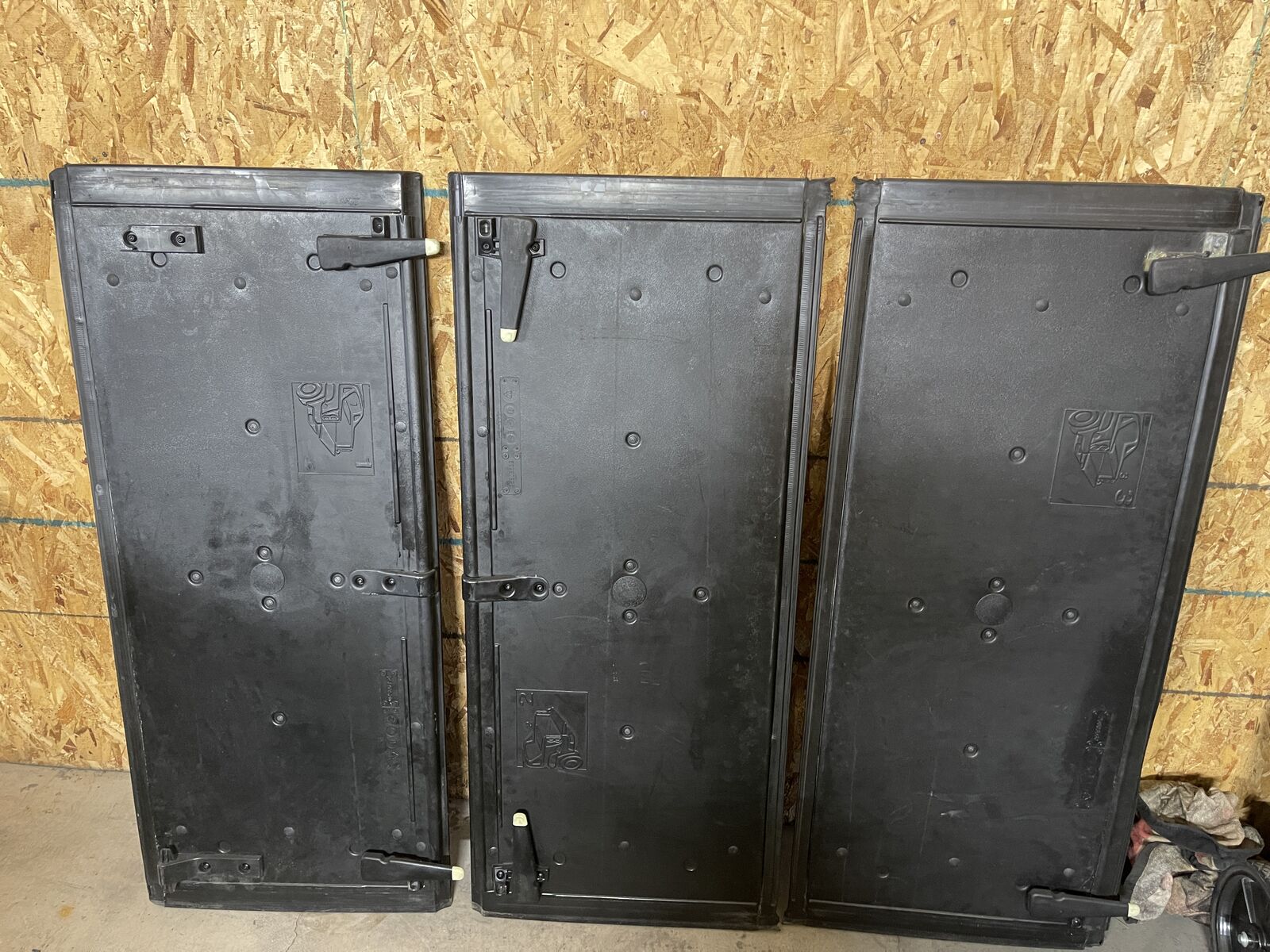 Original 2007 Chevy Avalanche Bed Covers – 3-Piece OEM Set - $500