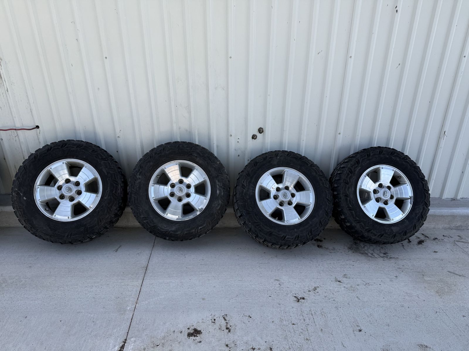 Toyota Tires And Wheels 265/70R/17