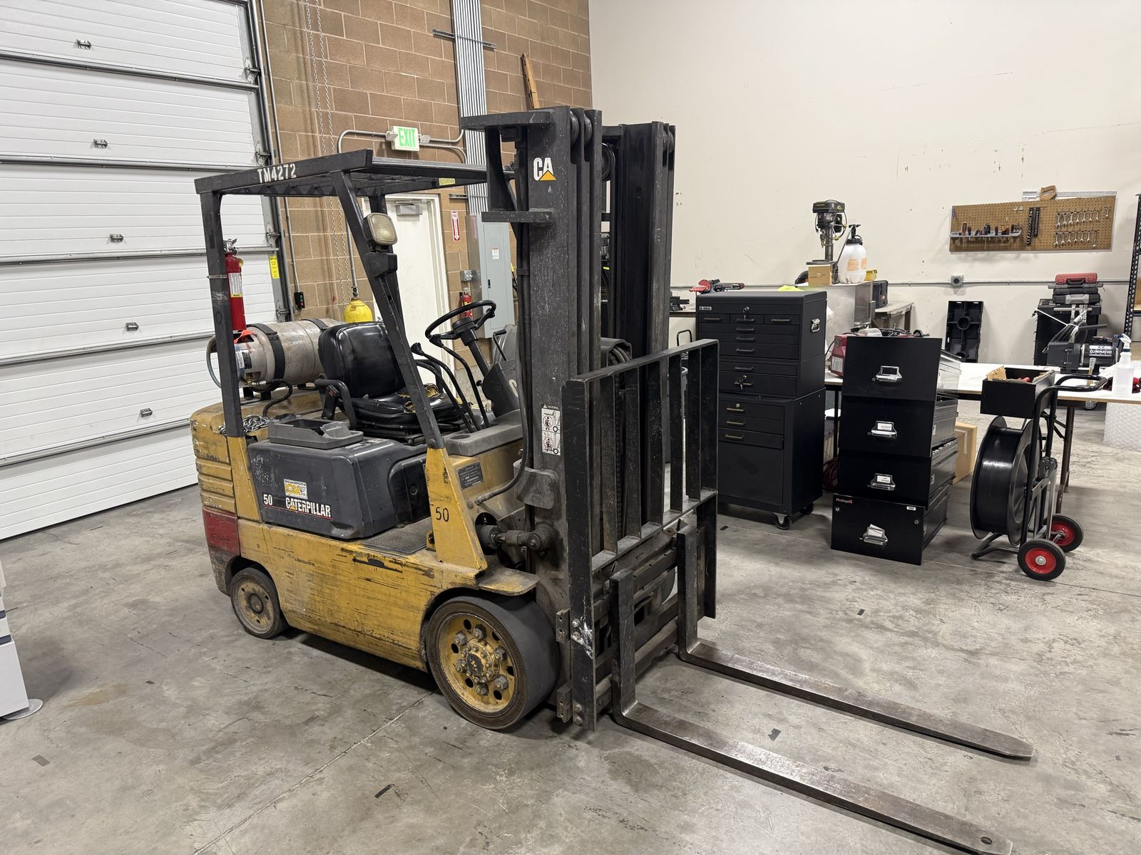 Caterpillar GC25 Forklift — Industrial Warehouse Propane, Triple Mast, 189” Lift, Side Shift, Runs 