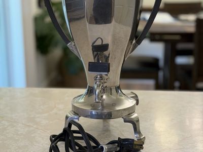 Landers, Frary & Clark Universal Electric Coffee Percolator