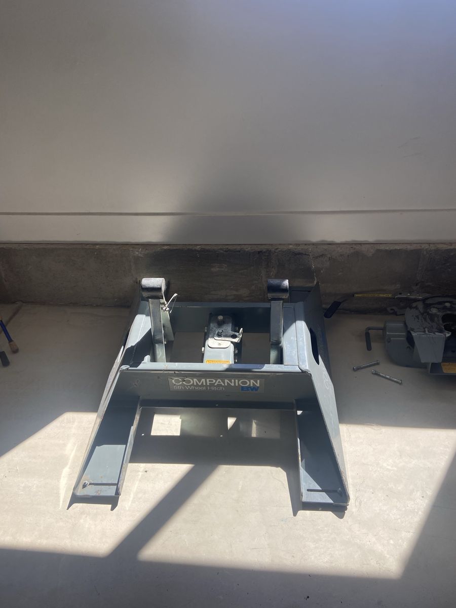 B&W Companion 5th Wheel Hitch