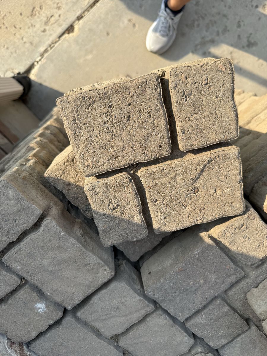 7.5 x 7.5 x 2” pavers