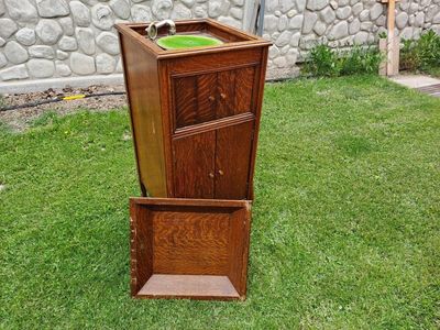 Vintage Columbia Grafonola with Large Shellac Record Collection from 1930s and 40s.