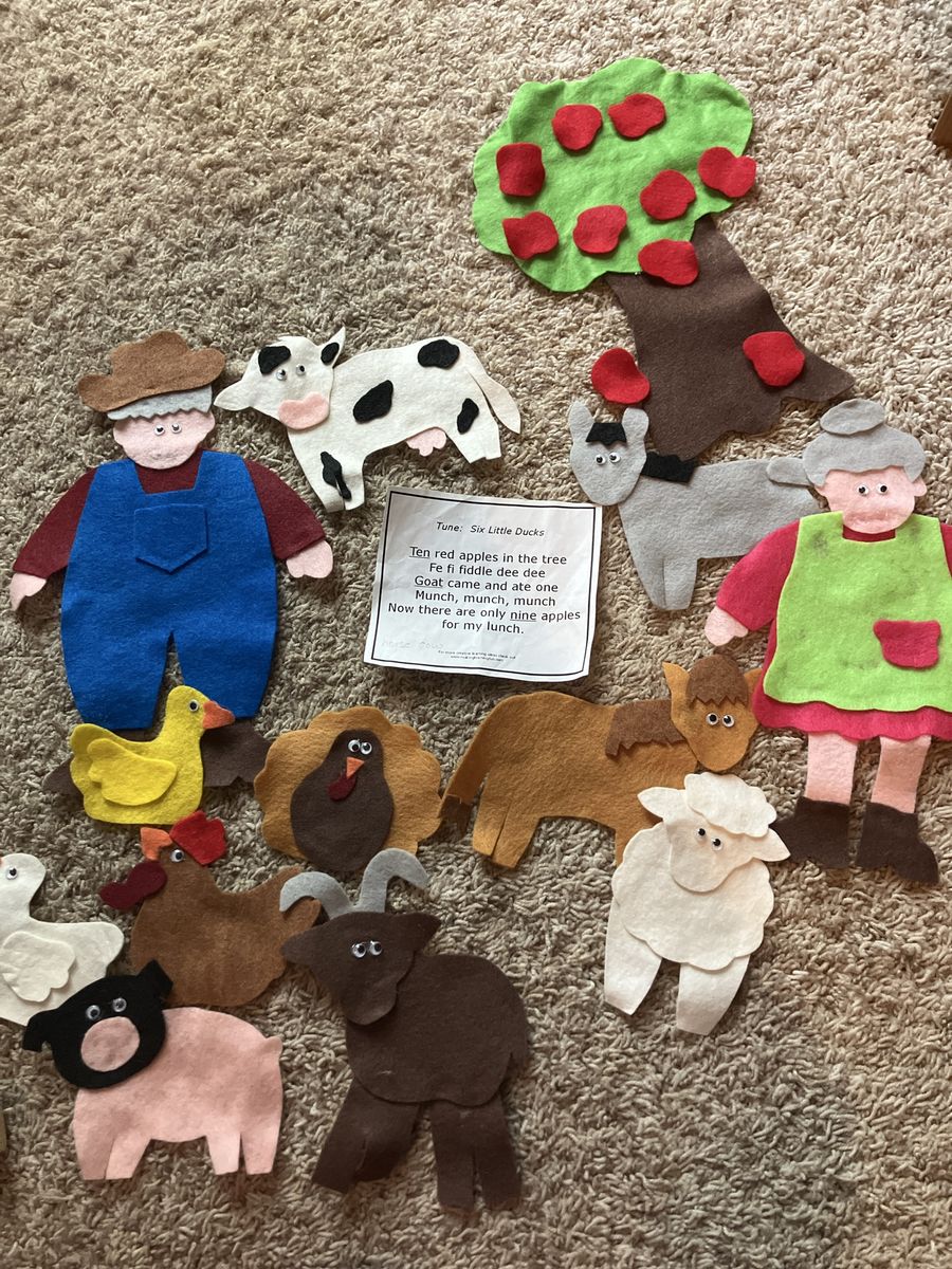 Preschool Felt Board Story Set - Ten Red Apple