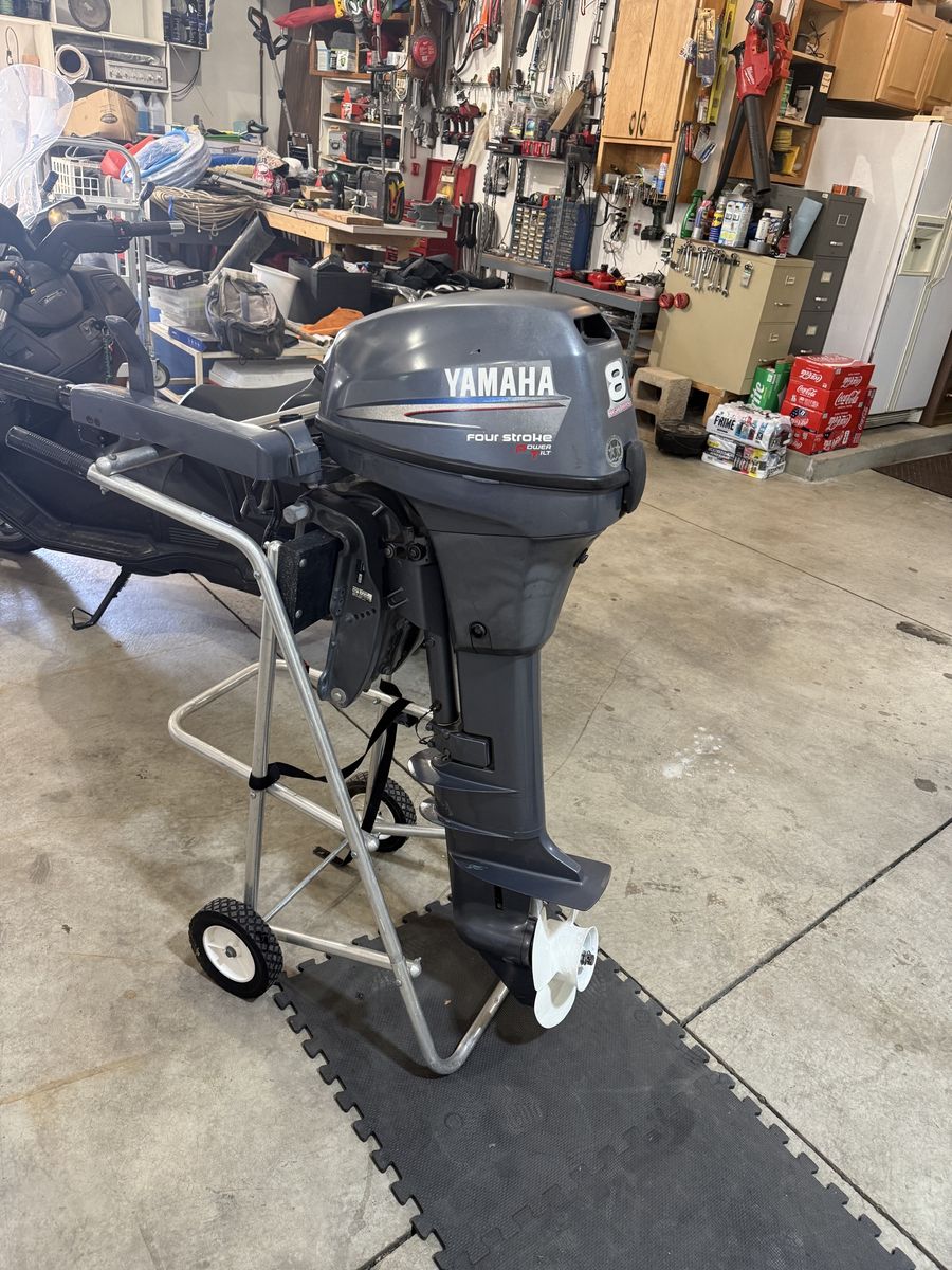 Yamaha 8 HP Four Stroke Outboard Motor High Thrust Electric Start and Power Tilt