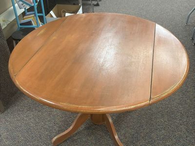 Dropleaf Round Table