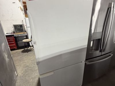 GOOD CONDITION AMANA TOP BOTTOM FRIDGE