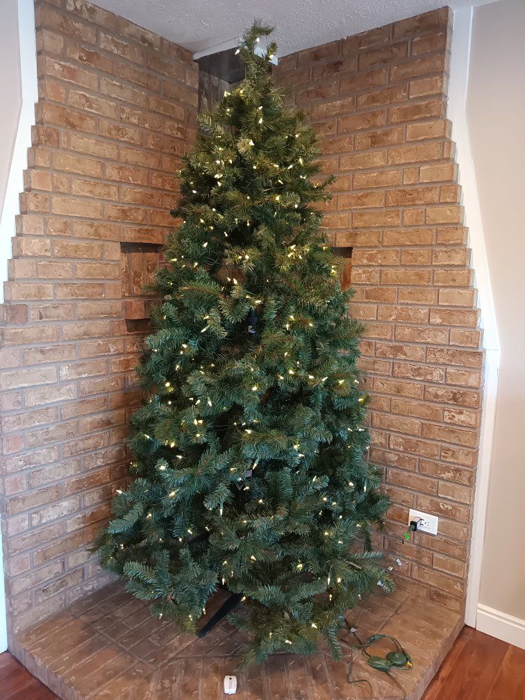 Pre-lit Artificial Christmas Tree with Multicolored and Warm White Lights