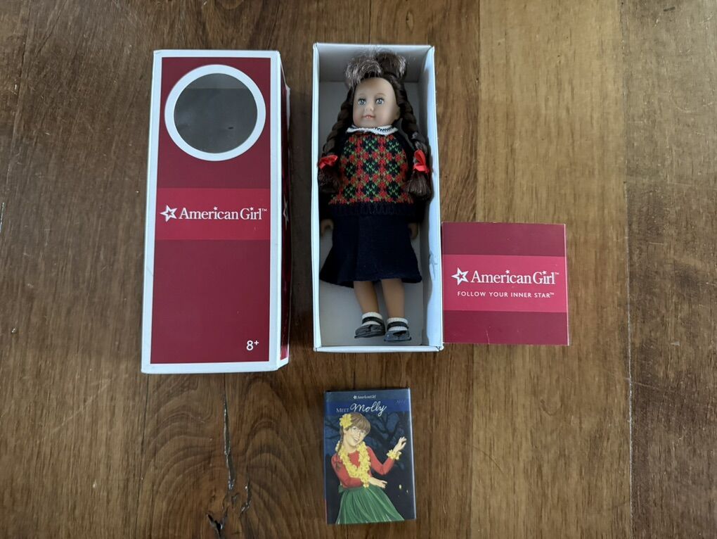 NEW! American Girl mini doll Molly with mini book