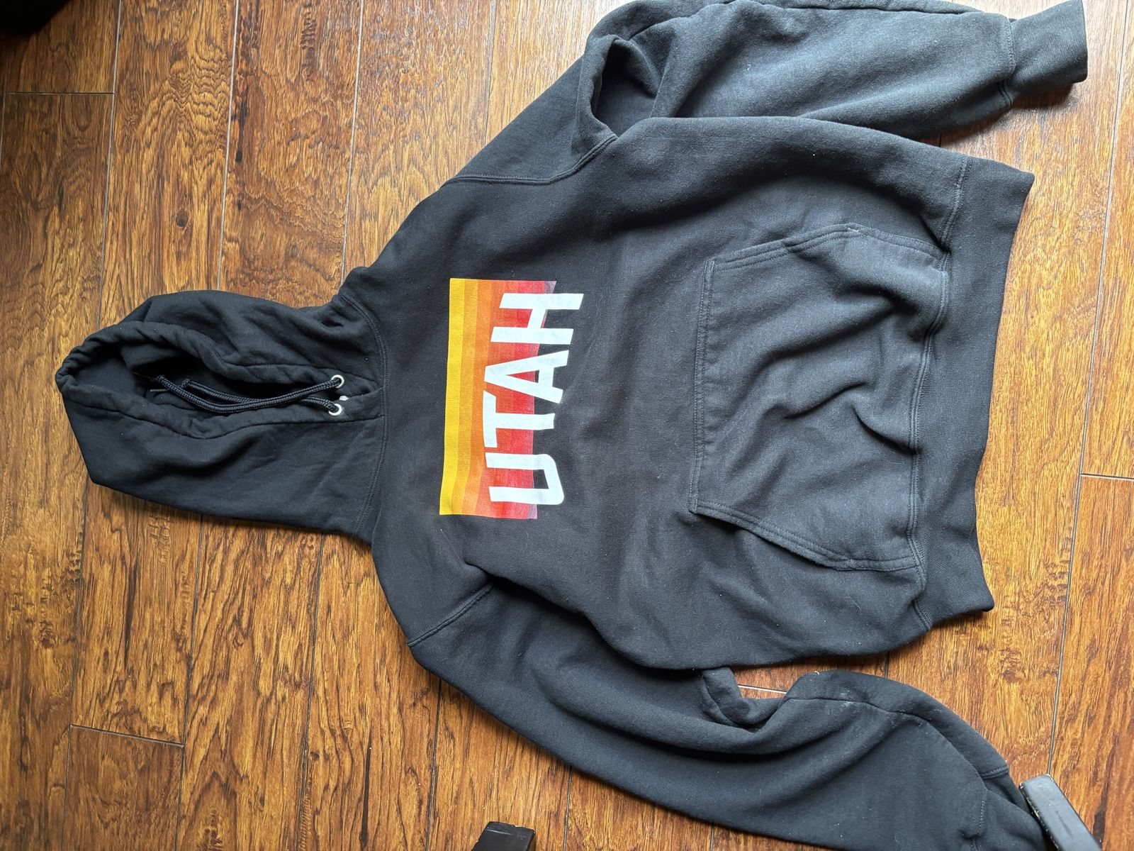 Black 'UTAH' Graphic Hoodie Sweatshirt - Warm & Comfortable Pullover - Size Small