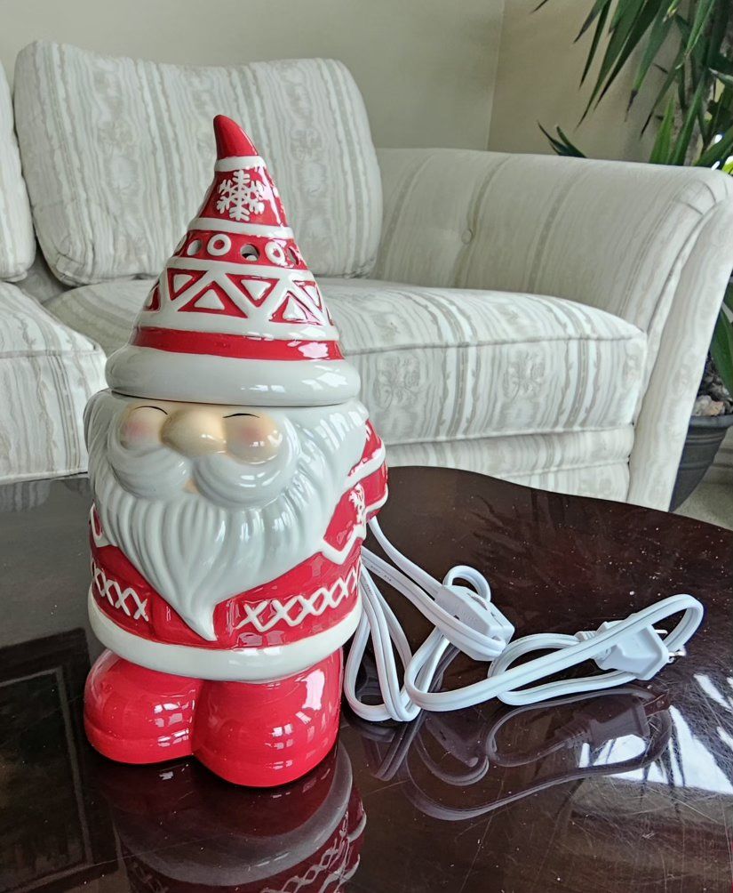 Authentic Scentsy Be Jolly Christmas Gnome Warmer With Original Box