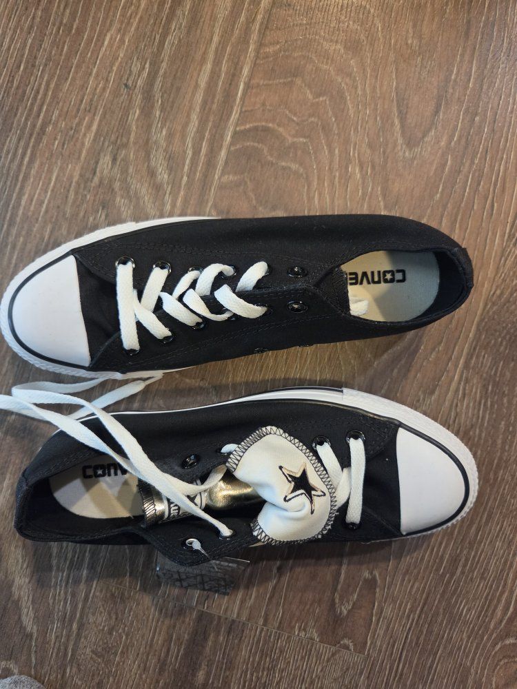 Converse Chuck Taylor All Star Low Top Black/White Sneakers - Size 8