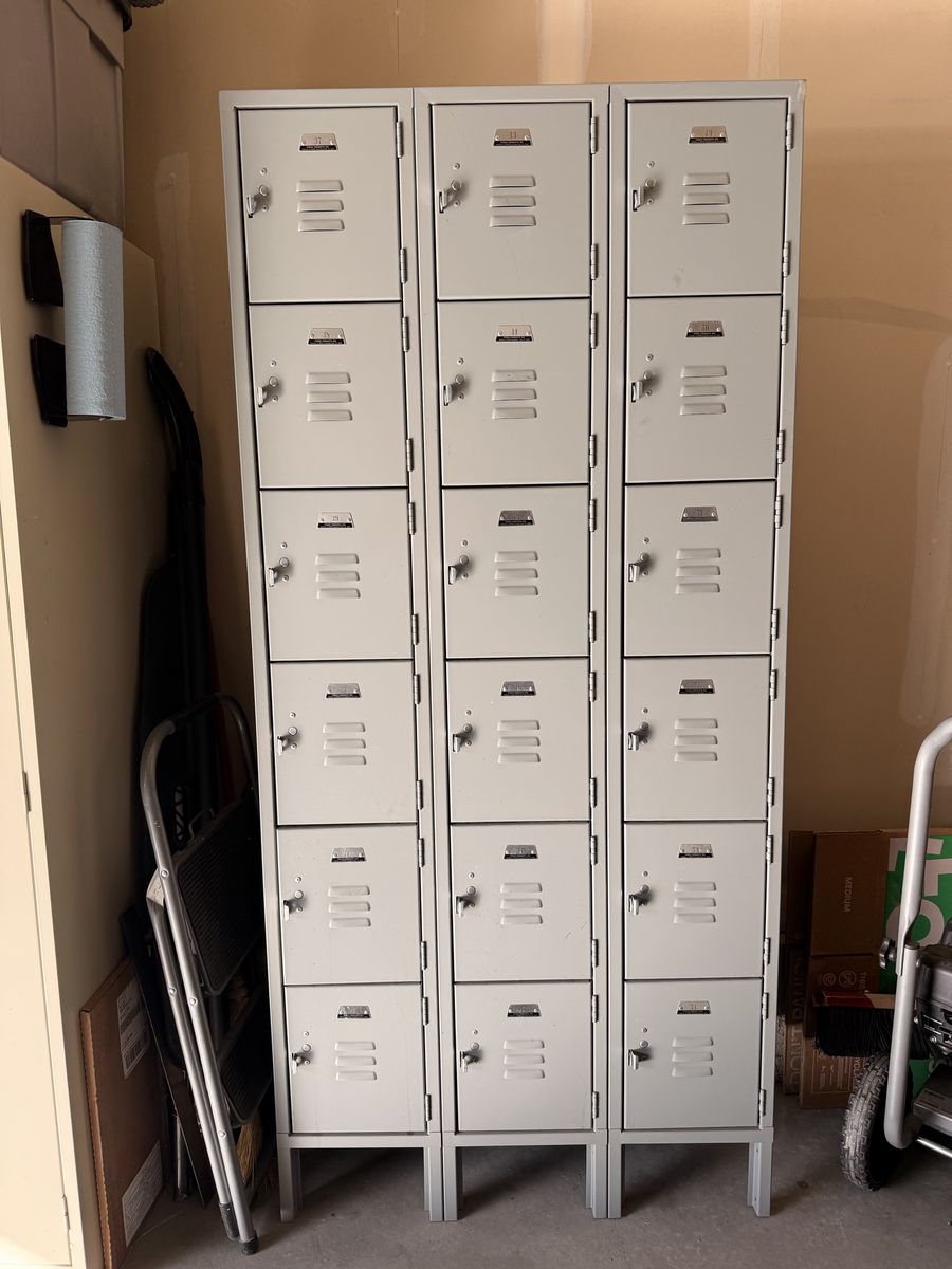 Metal Lockers (18) – 6x3 School/Gym