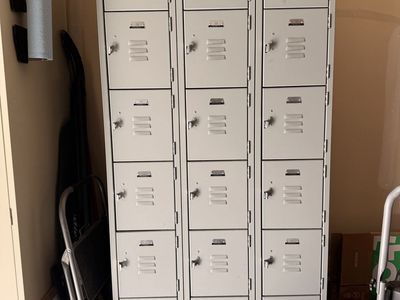 Metal Lockers (18) – 6x3 School/Gym