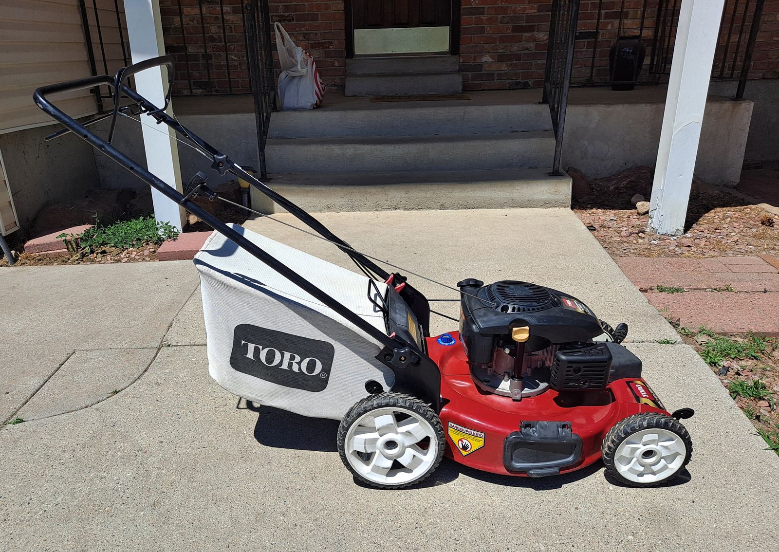 Toro 22' self propelled bagged mower, low usage