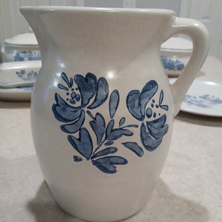 pfaltzgraff yorktowne water pitcher