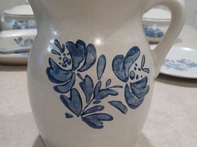 pfaltzgraff yorktowne water pitcher