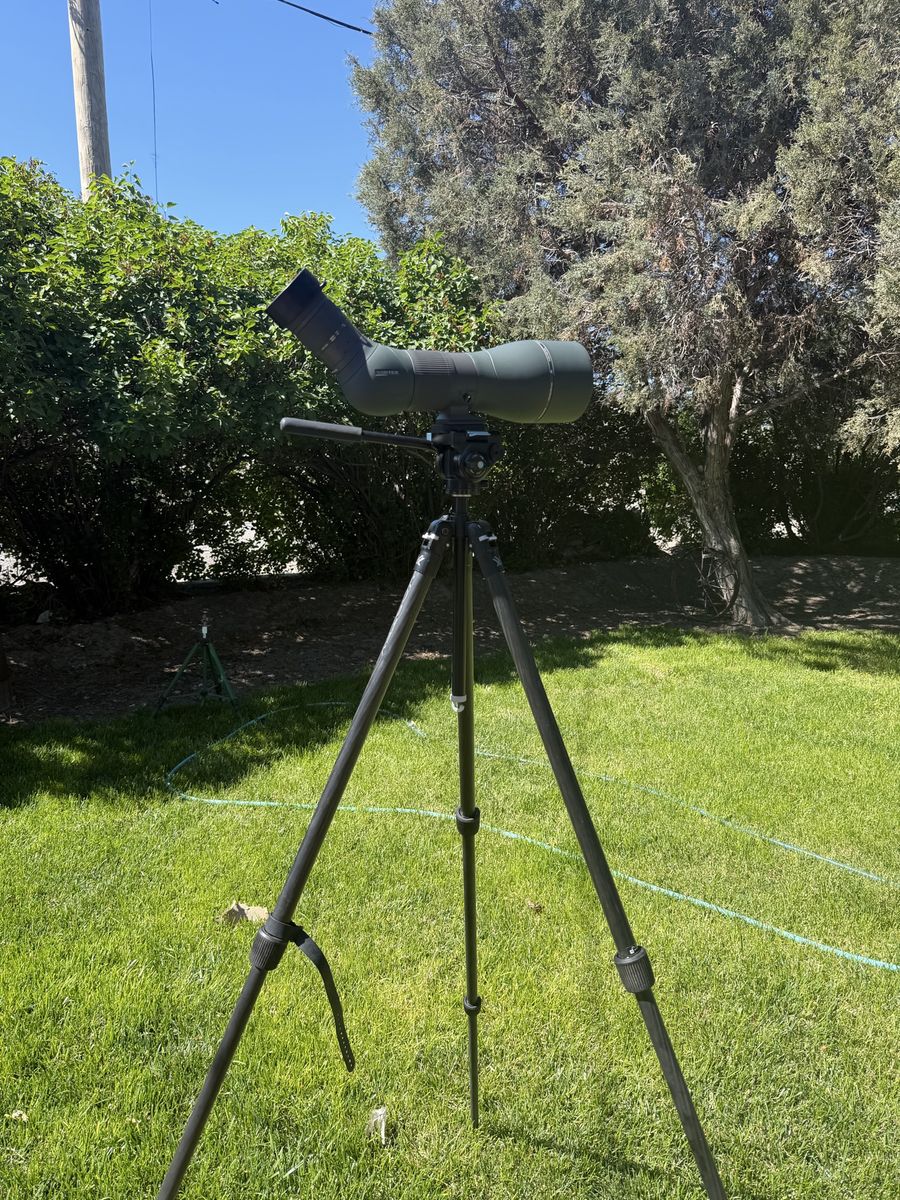 Vortex Razor HD 27-65 x 85mm spotting scope/w ridgeview tripod.