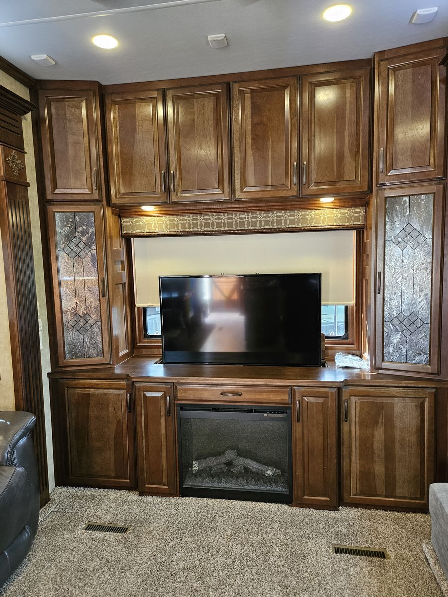 Main image 8