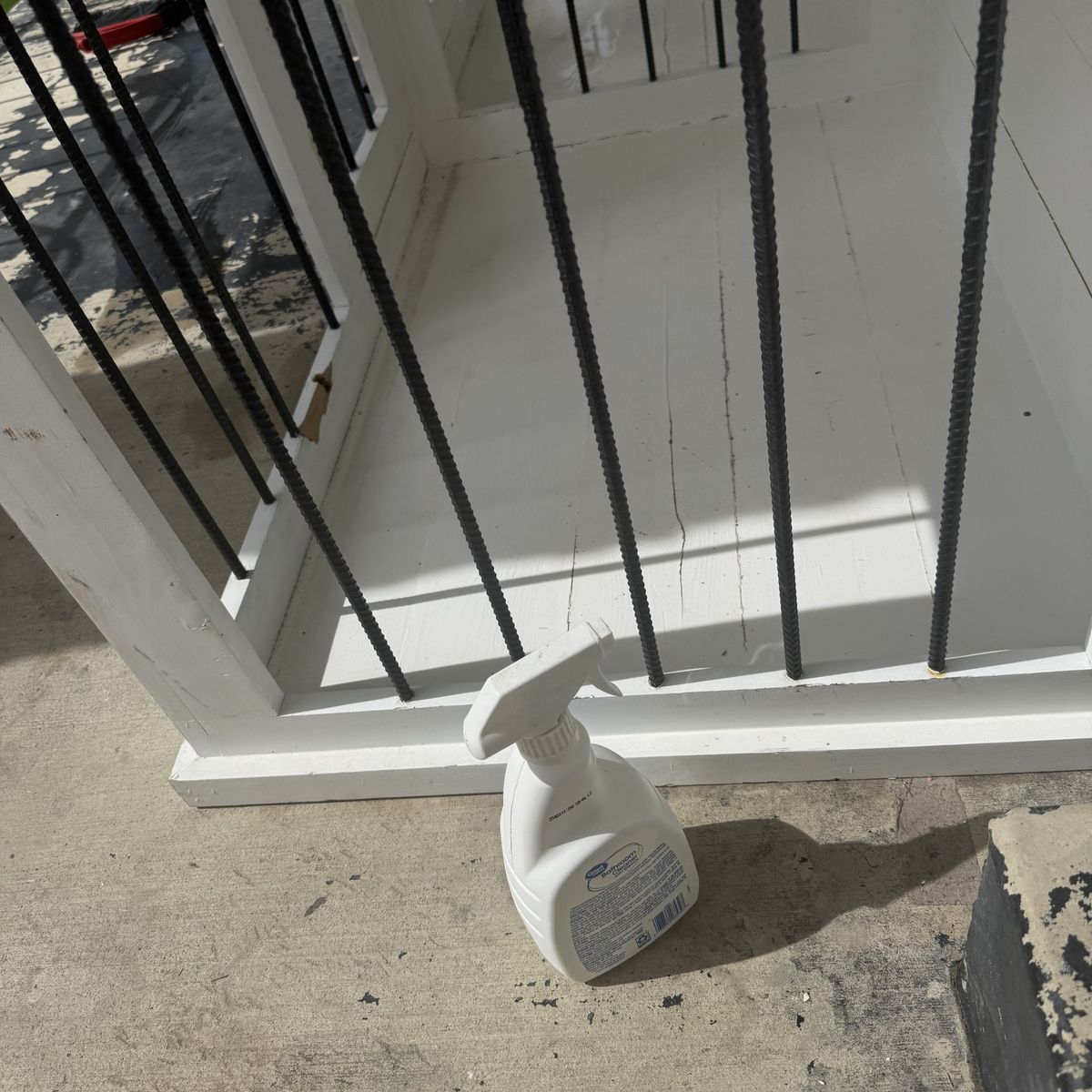 Dog crate (holds 2 dog)